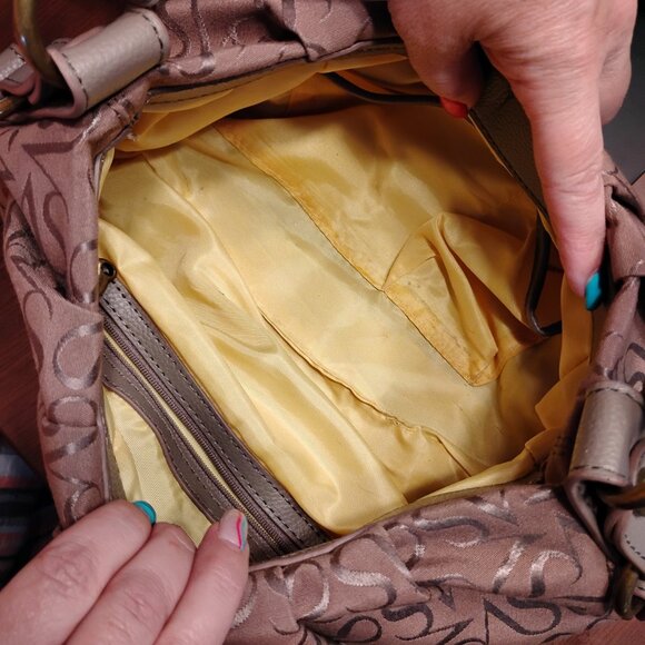 Simply Vera by Vera Wang Beige Monogram Pleated Hobo Shoulder Bag Handbag Purse - Picture 4 of 4